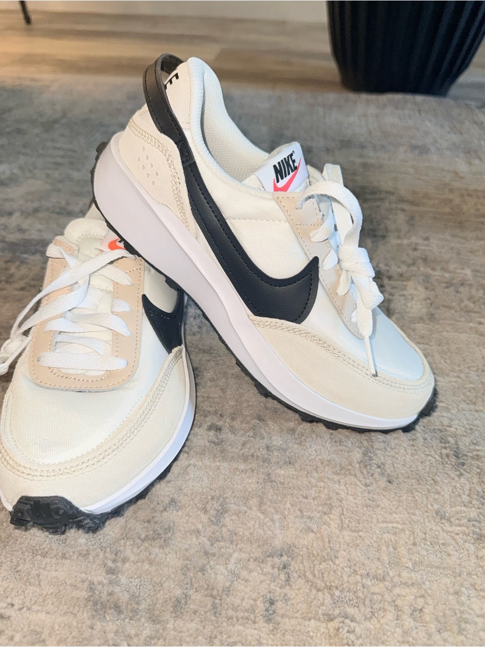 New Nike Waffle Debut Women’s Size 6 Sanddrift/Black w/ Box